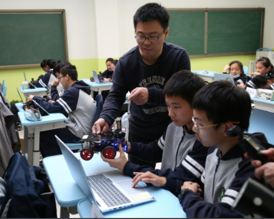 构建了覆盖学生学习全流程满足多维度需求的智能化学习环境 构建了覆盖学生学习全流程满足多维度需求的智能化学习环境